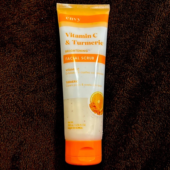Best scrub for face. VITAMIN C, TUMERIC gives a flawless skin. - Picture 1 of 2
